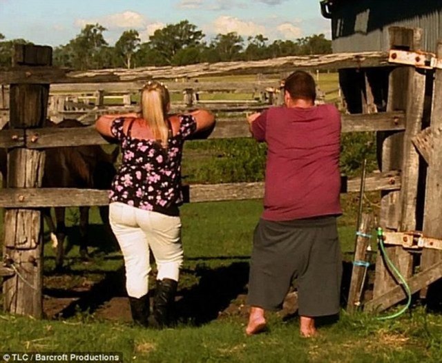 Dört kardeşin en büyüğü olan Bowd'a çocukluğunda gelişme geriliği ve otizm tanısı konulmuştu. Ve şu an 25 yaşında olmasına rağmen hala günlük işlerinde yardıma gereksinim duyuyor.