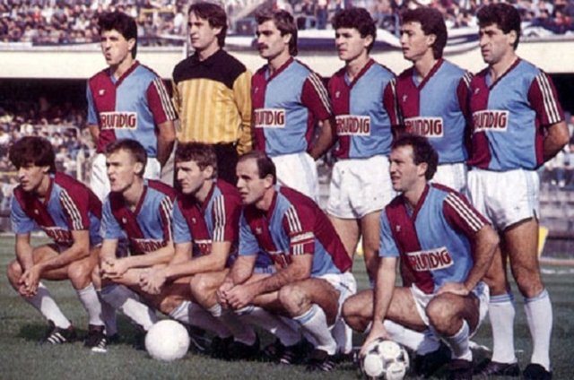 MIRZA HADZIC - Şenol Güneş sonrasında kara deliğe dönen Trabzonspor kalesinin tarihteki ilk yabancı kalecisi. 80'lerin sonunda başlayıp 90'ların ortalarına dek sürecek Yugoslav ekolünün kötü bir denemesi. Alman antrenör Biskup'a 3 hafta dayanan Trabzon göreve 5. hafta Şenol Güneş'i getirmiş ve 12. haftadaki Altay maçında Yesiç'ten yediği gol sonrası ŞEnol Güneş tarafından 38. dakikada oyundan alınarak bir daha şans verilmemişti.