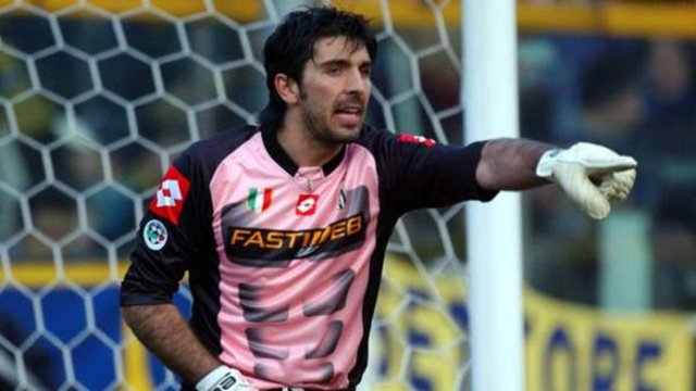 2003Kaleci: Buffon (Juventus)