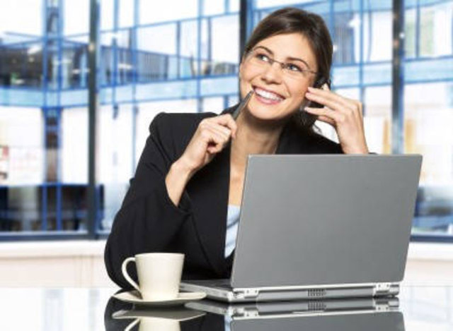 Çalışma mekanlarında masa veya tezgahlar üzerine direkt ışık veren iş lambaları kullanılması gerektiğine değinen Akbal, şunları kaydetti: