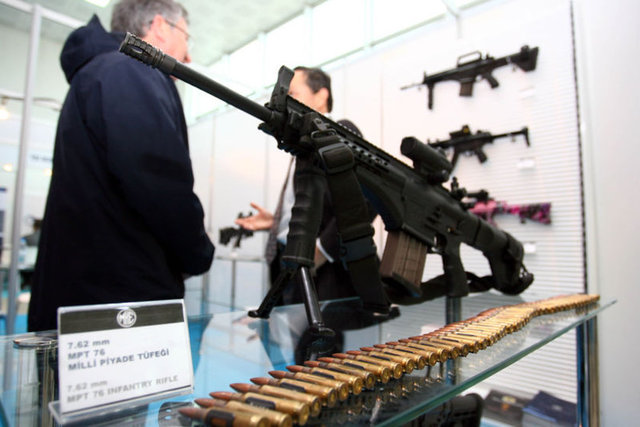 Kamuoyunda 'yağmurda, çamurda da atıyor mu?' diye çok sorulur. Evet bu silah, 42 aşama testi geçti. Bir piyade tüfeğinde kriter bin mermide 8 basit hata yapmasıdır, milli gururumuz olan MPT-76 binde 3 basit hata vermiştir. Bu silah yağmurda, çamurda, karda, eğimli atışlarda kimyasal testlerden geçerek eksi 40, artı 60 dereceden atış yaptı."