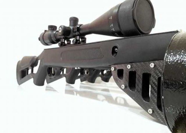 Yapısal özellikleri sayesinde küçük bir alan kaplayan Drone'lar yüksek uçuş irtifaları sebebi ile tabanca ve tüfekler ile vurulması zor hedefler.