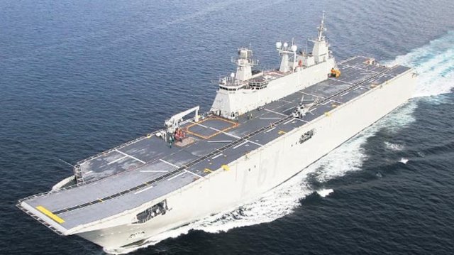 225 metre uzunluğunda tasarlanan TCG Anadolu, pek çok açıdan ilkleri barındıracak. Savaş helikopterleri ve savaş uçakları için yeniden dizayn edilen pisti, 12 derecelik eğimle daha elverişli hale getirildi. Böylece gemiye F35B sınıfı, 5. Nesil av ve bombardıman uçakları da inebilecek.