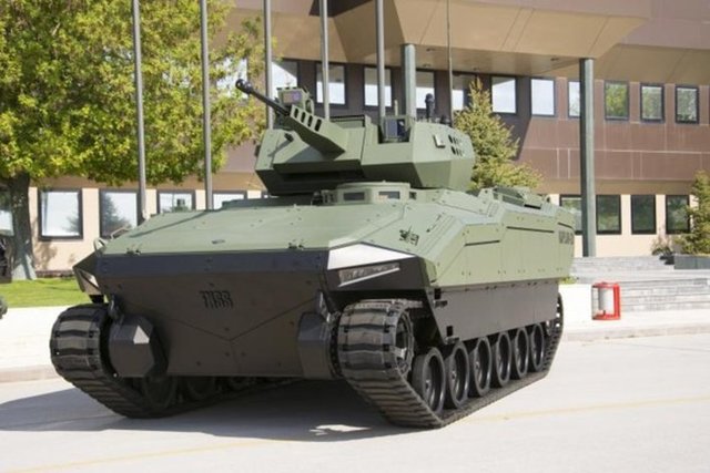 Geriye kalan arka kısımda ise personel taşıyıcı versiyonunda 8 kişilik, silah kuleli versiyonun da ise 6 kişilik personel (manga) bölümü yer alır.Sürücüye, araç içerisinden dışarıyı izleme ve çepeçevre görüş imkanı sağlayan lazer korumalı cam periskoplar mevcuttur. Sürücü için karanlıkta araç kullanımına imkan sağlayan entegre gece görüş sistemleri, kullanıcının isteği doğrultusunda temin edilebilmektedir.