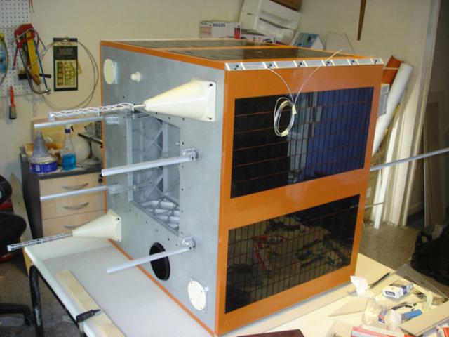 RASAT UYDUSURasat fırlatıldığı 17 Ağustos 2012 tarihinden bu yana görevini başarılı bir şekilde sürdürüyor. Yüksek çözünürlüklü optik görüntüleme sistemine ve Türk mühendislerce tasarlanıp geliştirilen yeni modüllere sahip olan RASAT, Türkiye'de tasarlanıp üretilen ilk yer gözlem uydusu. 10 milyon dolara mal oldu.