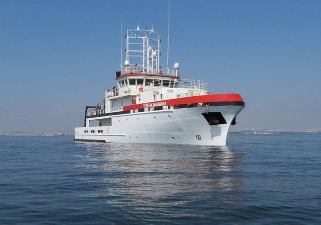 TÜBİTAK MARMARATürkiye'de yapılan ilk araştırma gemisi TÜBİTAK Marmara, dün düzenlenen törenle denize indirildi. 13.8 milyon TL'ye mal olan 41 metre uzunluğunda ve 9.5 metre genişliğindeki gemi, sualtı canlılığı ve deniz kirliliği araştırmalarının yanı sıra gerekli donanımların eklenmesiyle petrol ve sismik araştırmalar da yapabilecek.