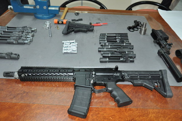 3 YENİ MİLLİ TÜFEK ÜRETİME HAZIR! - Türk mühendis ve işçisi tarafından geliştirilen ve dünyadaki emsallerinden çok daha üstün özelliklere sahip 3 farklı tip tüfeğin seri üretimi için çalışmalarda sona gelindi. Milli imkanlarla geliştirilen MPT-55 piyade tüfeği ve KNT-76 keskin nişancı tüfeğinin seri üretimine bu yıl, modern makineli tüfeğin seri üretimine ise gelecek yıl sonunda geçilmesi planlanıyor.