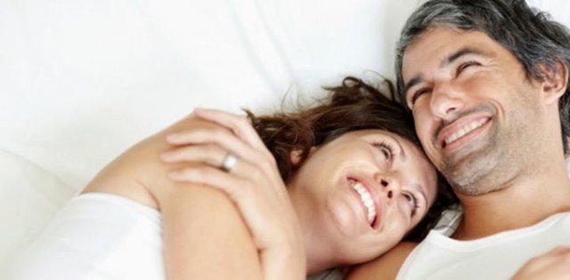 Bu nedenle, kimse kimseyi yatakta tatmin etmek zorunda değildir. Herkes kendi cinsel tatmininden kendi sorumludur. Buna "sorumluluk alma modeli" denir, bunun zıttı "pasif kalma modeli"dir. Herkesin cinsel istek, uyarılma ve tatmin olma konusunda yardımcı olan kendine özgü bir şartlar zinciri vardır.