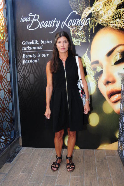 ZEYNEP ÜSTÜNEL