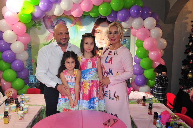 VOLKAN - SERAP, LARA, MELİSA SARI 