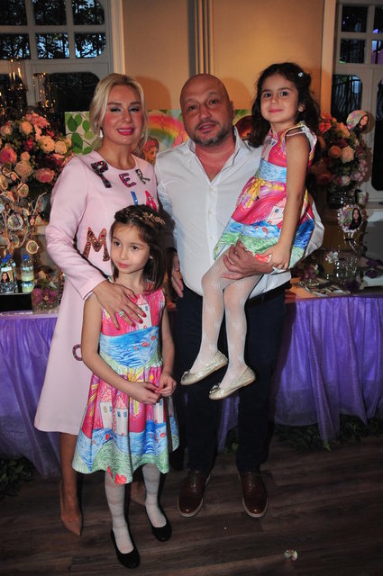 VOLKAN - SERAP, LARA, MELİSA SARI 