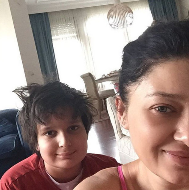 NURGÜL YEŞİLÇAY - Oyunun yüklenmesini bekliyoruz. Birazdan hunharca oynıycaz