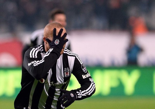 Beşiktaşlı taraftarlar Gökhan Töre'nin gol sevincini çoşkuyla yaşadı. Attığı gol sosyal medyada #GökhanTöreing tagı altında akım yarattı.