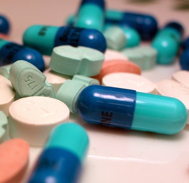 Küresel tehdit alarmı verilen antibiyotik kullanımı konusunda harekete geçen bakanlık, "doğru bilinen yanlışları" raporlaştırdı.