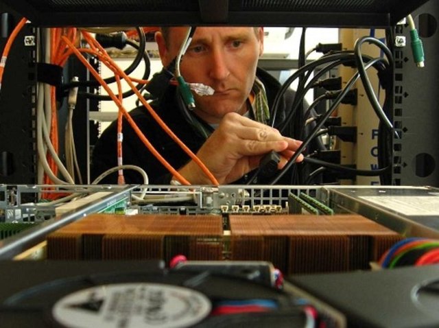 4. BİLGİSAYAR SİSTEM ANALİSTLERİGünümüzdeki ortalama yıllık kazanç: 82,710 dolar2024'te öngörülen iş pozisyonu sayısı: 118,600