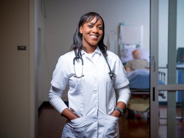 1. KAYITLI HEMŞİRELİKGünümüzdeki ortalama yıllık kazanç: 66,640 dolar2024'te öngörülen iş pozisyonu sayısı: 439,300