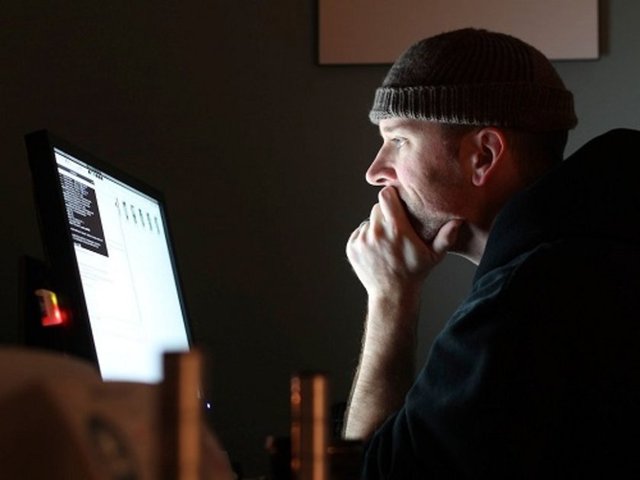 13. YAZILIM SİSTEM GELİŞTİRİCİLERİGünümüzdeki ortalama yıllık kazanç: 102,880 dolar2024'te öngörülen iş pozisyonu sayısı: 51,300