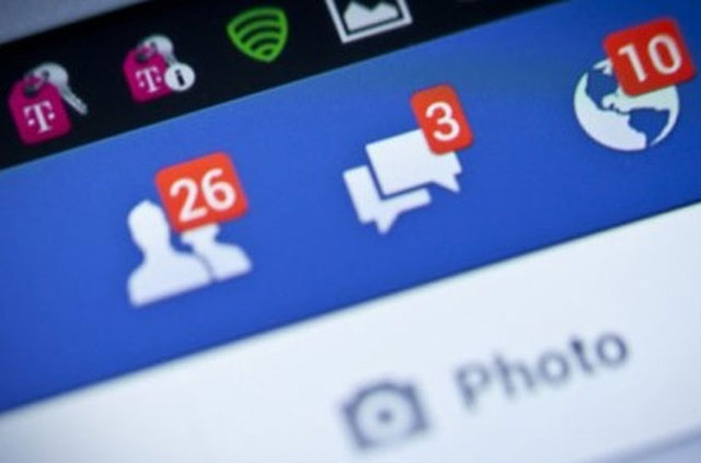 Bildirim almak istemediğiniz arkadaşınızın sohbet ekranını açın. Ekranın üstünde yer alan isme tıklayın.