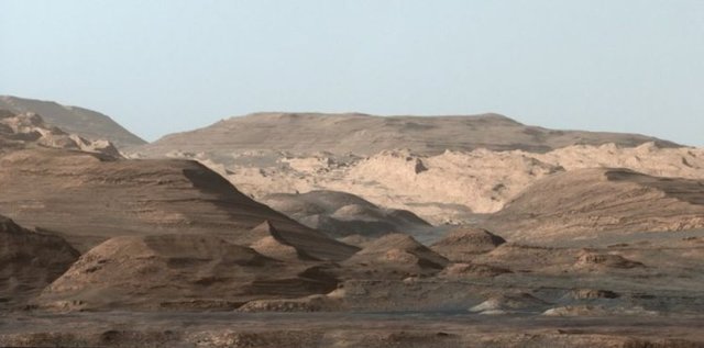Curiosity isimli uzay aracının görüntülediği Sharp Dağı.