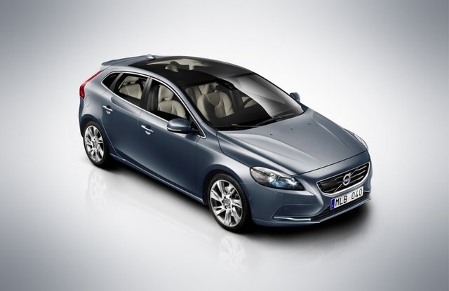 VOLVO V40 - ÇARPIŞMA EMNİYETİ: %100 - SÜRÜCÜ EMNİYETİ: %98 - ÇOCUK ve YETİŞKİN YOLCU EMNİYETİ: %75 -  YAYA EMNİYETİ: %88