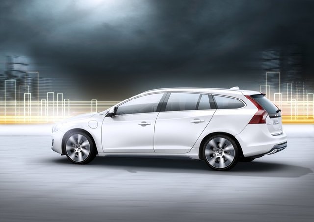 VOLVO V60 Plug-In Hybrid - ÇARPIŞMA EMNİYETİ: %100 - SÜRÜCÜ EMNİYETİ: %93 - ÇOCUK ve YETİŞKİN YOLCU EMNİYETİ: %83 -  YAYA EMNİYETİ: %65