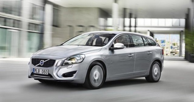 VOLVO V60  - ÇARPIŞMA EMNİYETİ: %100 - SÜRÜCÜ EMNİYETİ: %94 - ÇOCUK ve YETİŞKİN YOLCU EMNİYETİ: %82 -  YAYA EMNİYETİ: %64