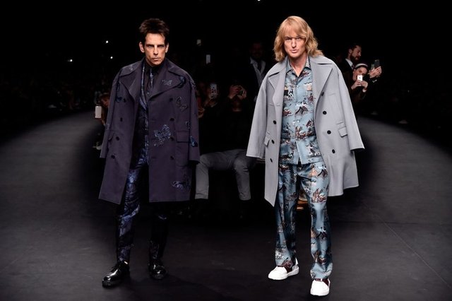 Zoolander 2 filminin yıldızları Ben Stiller ve Owen Wilson'ın Valentino Sonbahar 2015 tanıtımında podyuma çıkması 2015'in en eğlenceli podyum olmasını sağladı.