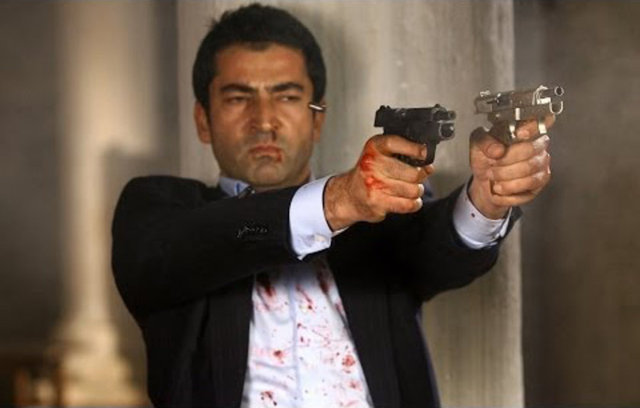 ''Bazen yaşamak için öldürmek zorundasın. Bazen yaşamak için içindeki sevgi seni öldürmeden sen onu öldürmek zorundasın.'' -  