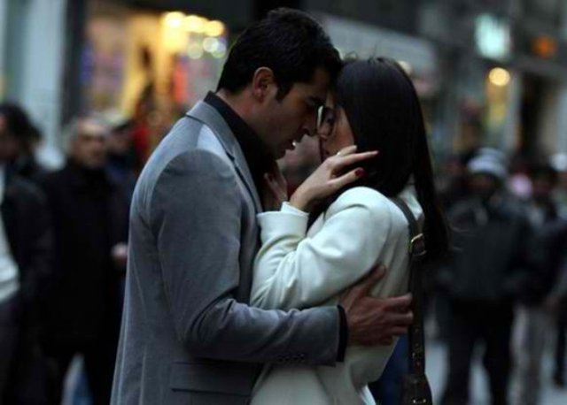 ''Sevdiğini korumak için savaşman yetmezse eğer en karanlık çare onun sevgisini öldürmektir. Sevdiğini kurtarmak için en kötü ihtimal, en son yol ona ihanet etmektir.'' -  