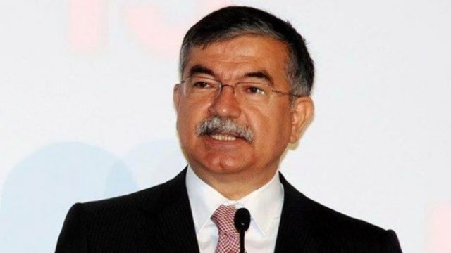 Milli Savunma Bakanı İsmet Yılmaz