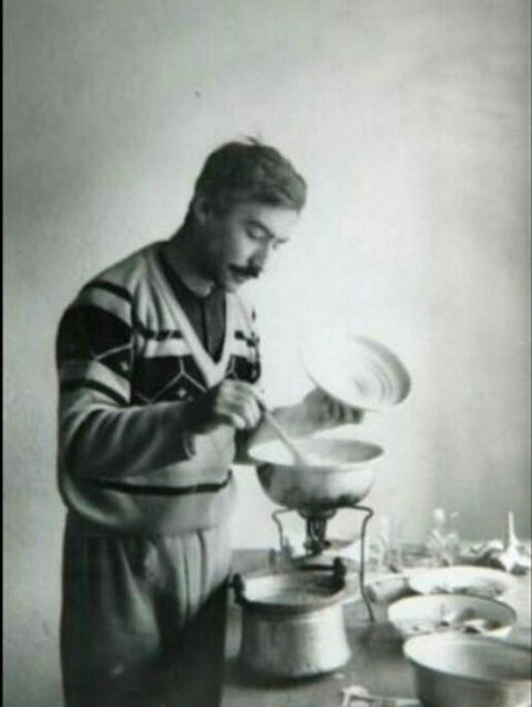 Daha önce köy öğretmenliği yapan sanatçının kim olduğunu tahmin edebildiniz mi?