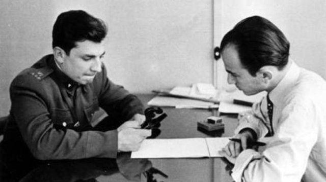 Yedek Subay olarak askerliğini yapan sanatçının kim olduğunu tahmin edebildiniz mi?