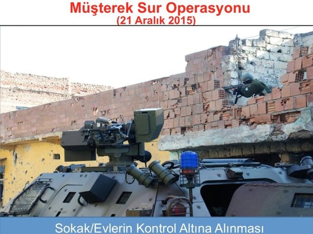 Bölücü terör örgütünün sokakları izlemek için kullandığı Görüntü İzleme Merkezi'de paylaşılan fotoğraflar arasında yer aldı.  -  