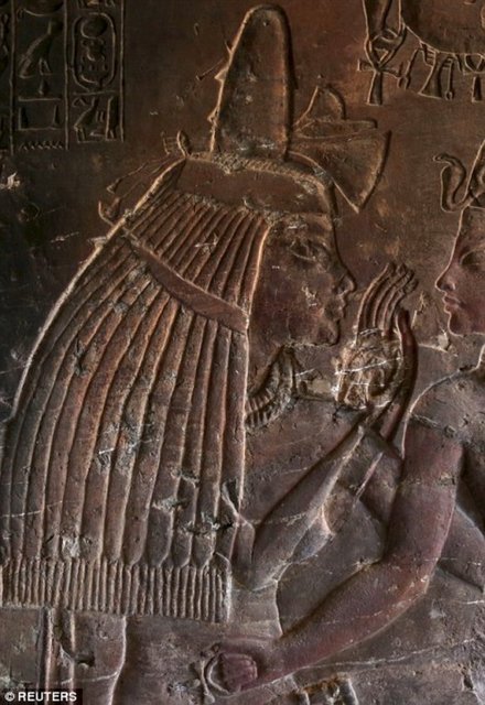 Odanın duvarlarında Tutankhamun'un hemşiresinin çizimleri de bulunuyor.