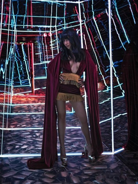 Bir hışımla hamama dalan Durdu, iddiaya göre Hande Yener'i çırılçıplak gördü. Yener'in çığlığı ile neye uğradığını şaşıran Durdu, hemen hamam bölümünü terk etti.