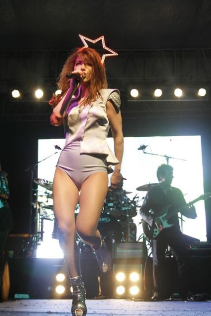 Hande Yener'in otelde olduğunu doğrulayan ve bu akşam 17.00'de ayrılacağını belirten otel yetkilileri, "Hande Hanım otelimizde dinleniyor. Ancak kendisi hamam bölümüne inmedi. Hamam da temizlik yapıldığı da doğru. Bu rutin bir işlem. Bunun dışında bir açıklama yapılmayacak" diye konuştu.