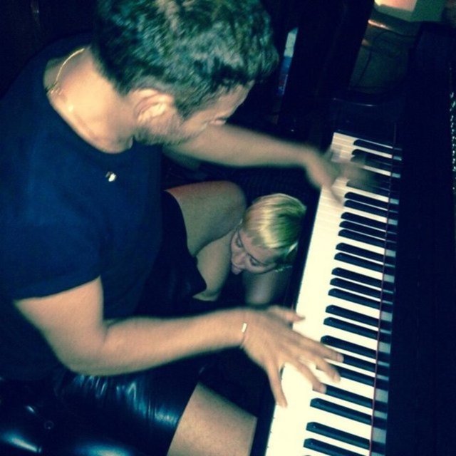 MERT ALAŞÜnlü fotoğrafçı, çıplaklığı yüzünden eleştirilen Miley Cyrus'a destek verince ortaya bu kare çıktı.