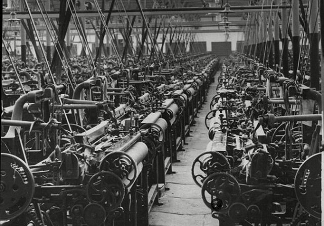 Sanayi Devirimi ile birlikte ekonomi ve askeri alanda hızlı bir ilerleme kaydedilmiş, bir çok silah ve savaş makinesinin üretimini kolaylaştırmıştır.
