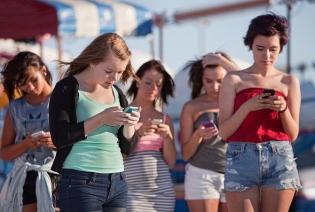 Şuan günümüzde insan nüfusu kadar telefon bulunmaktadır.