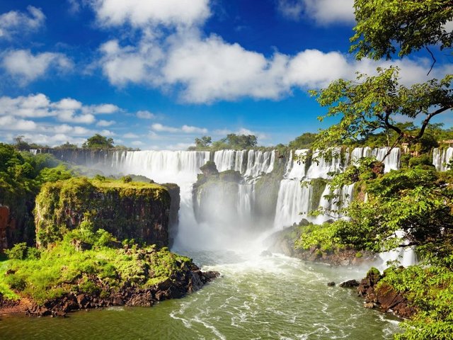 Brezilya Arjantin sınırındaki dünyanın en geniş şelalesi Iguazu Falls.  -  