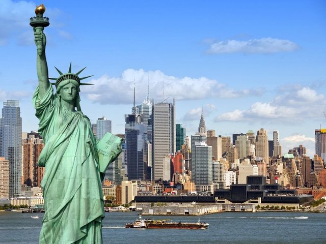New York çevresini helikopterle gezmek.  -  