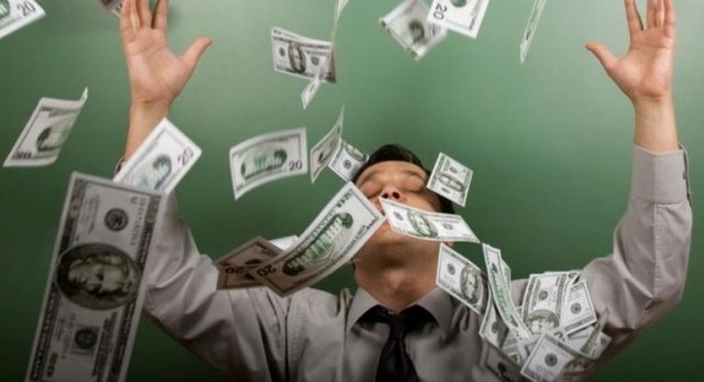 Çünkü üzerine saatte 145 kilogram dolar yağacaktır.