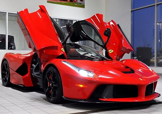 Gates, 2 saatlik yemek diliminin sonunda toplamda 922 bin dolarlık bir Ferrari alabilecek kadar para kazanır.