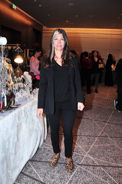 ZEYNEP ÜSTÜNEL 