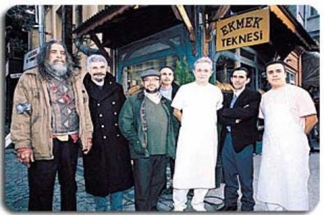 Ekmek fırını olarak hafızalarımıza kazınan dükkan diziden önce bile kebapçı olduğunu söyledi dükkan sahibi Ahmet Duru.