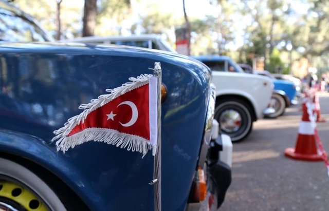 Kepez Kent Ormanı'nda Kulüp 124 Grubu'nun organize ettiği "Kışa Merhaba" etkinliğine, Antalya ve çevre illerden 40 otomobil getirildi.