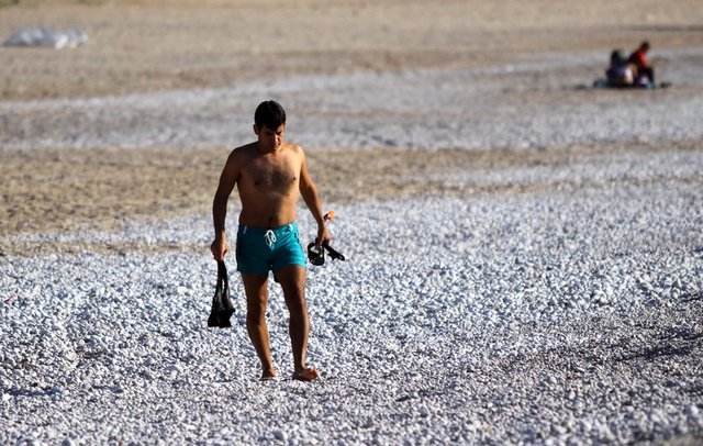 Macera tutkunu vatandaşlar bin 900 metrelik Babadağ'dan yamaç paraşütüyle uçuş yapıp, Ölüdeniz'in eşsiz güzellikteki manzarasını kuş bakışı izleme fırsatı buldu.