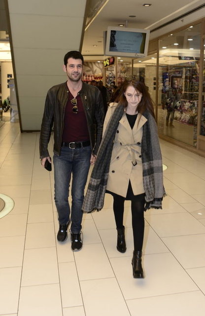 Oyuncu Seda Güven'le evliliğini 4 ay önce bitiren şarkıcı Keremcem, rol arkadaşı Ezgi Asaroğlu ile yaşadığı aşkı sonunda itiraf etti.