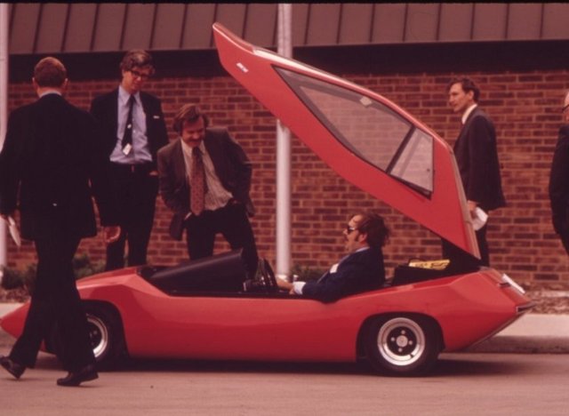 Temiz hava yasası, OPEC petrol ambargosu benzin fiyatlarının yükselmesine neden olmuştu ve bu da alternatiflere yöneltti müşterileri.