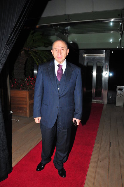 NİHAT ÖZDEMİR (BU YIL GERÇEKLEŞEN AHMET GÜNEŞTEKİN SERGİ DAVETLERİNDEN)